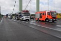 Schwerer LKW VU PKlemm A 4 Rich Olpe auf der Rodenkirchener Bruecke P122